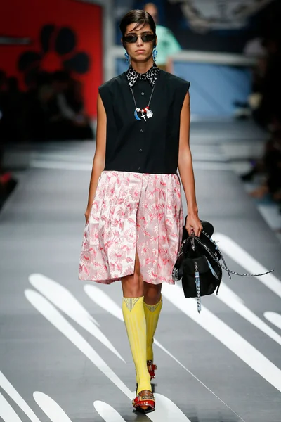Look 27